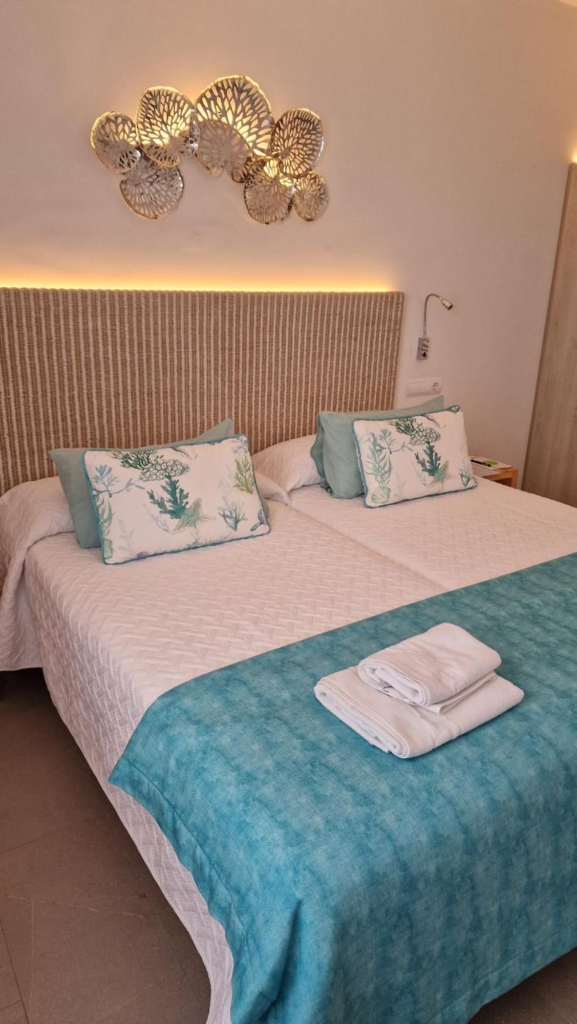 Apartamentos Costamar II Es Pujols Ngoại thất bức ảnh