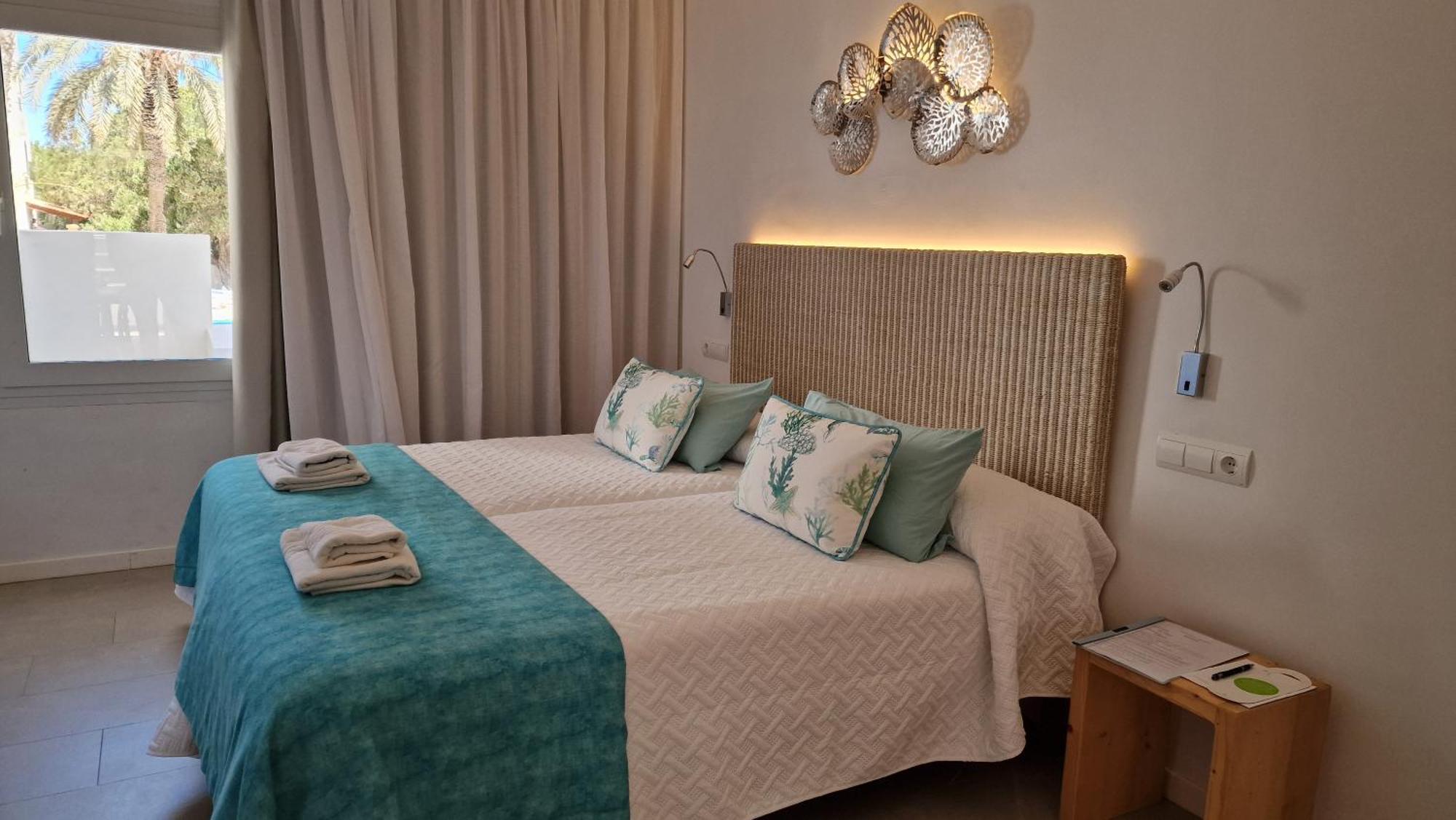 Apartamentos Costamar II Es Pujols Ngoại thất bức ảnh