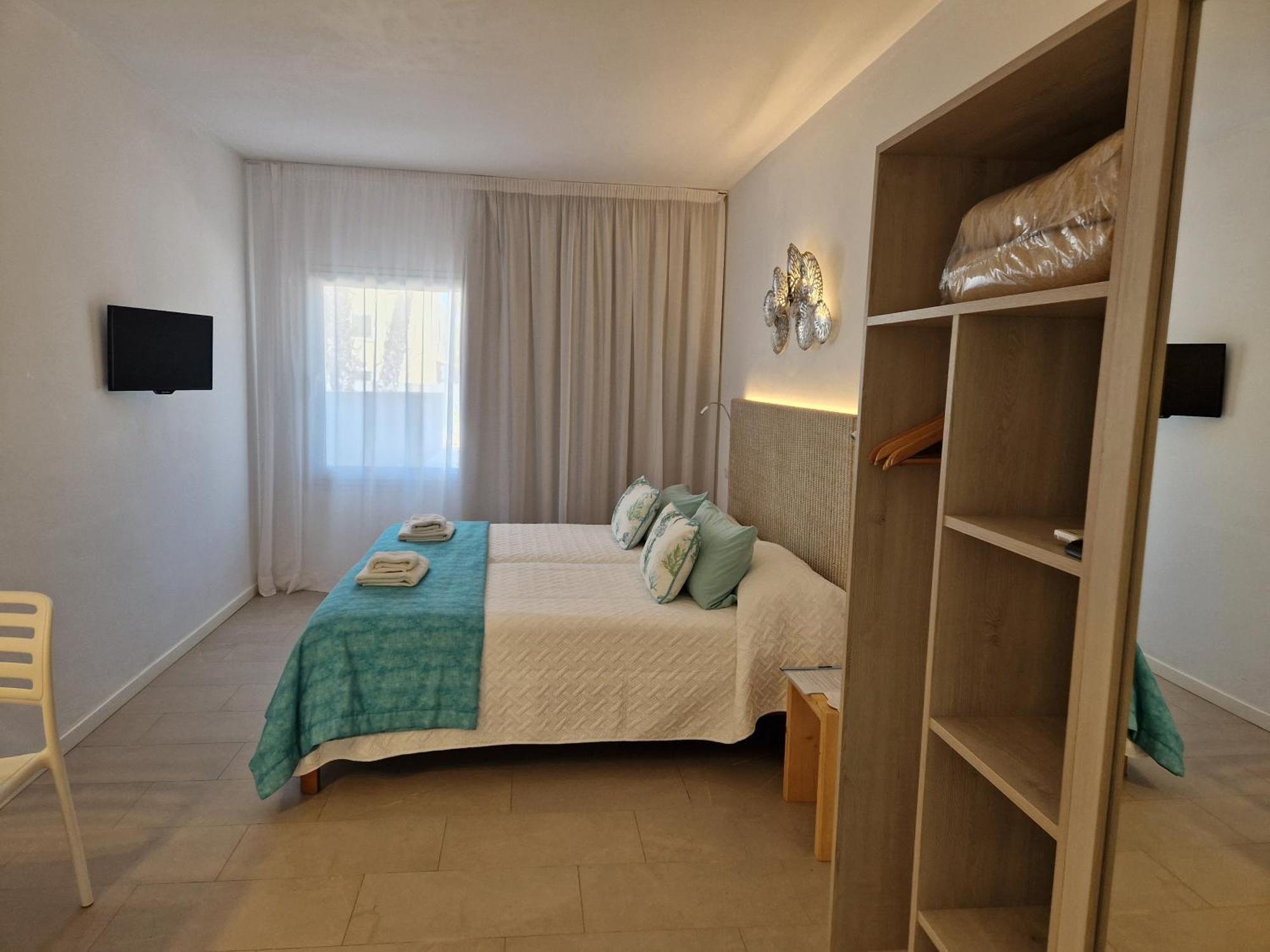 Apartamentos Costamar II Es Pujols Ngoại thất bức ảnh
