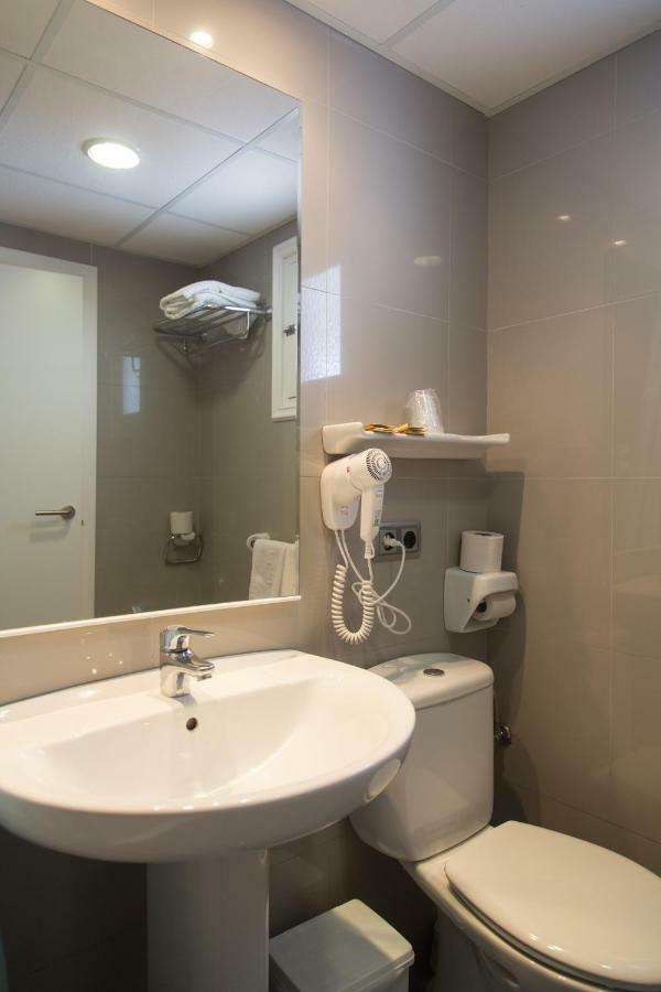 Apartamentos Costamar II Es Pujols Ngoại thất bức ảnh